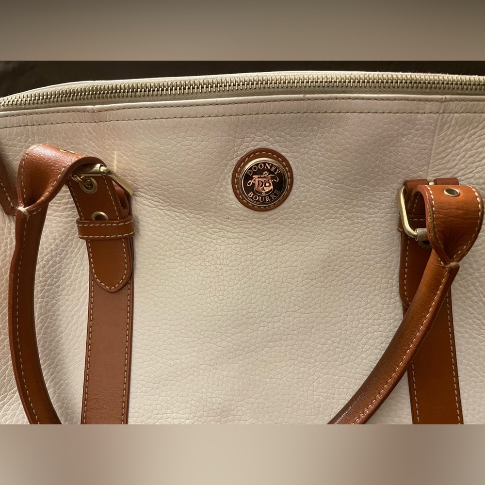 Vintage Dooney and Bourke Satchel ✨